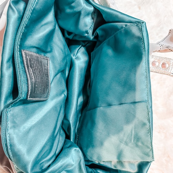 Coach Poppy Storypatch Collectible Spotlight Tote - Picture 9 of 11